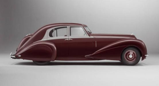Mulliner重新创建了1939年的Bentley Corniche