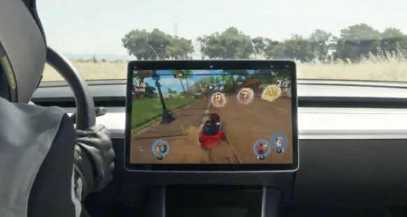 特斯拉发布了一款可以使用方向盘控制的车载游戏