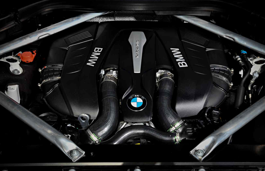 BMW X7 First Drive：7座豪华SUV出乎意料的敏捷性