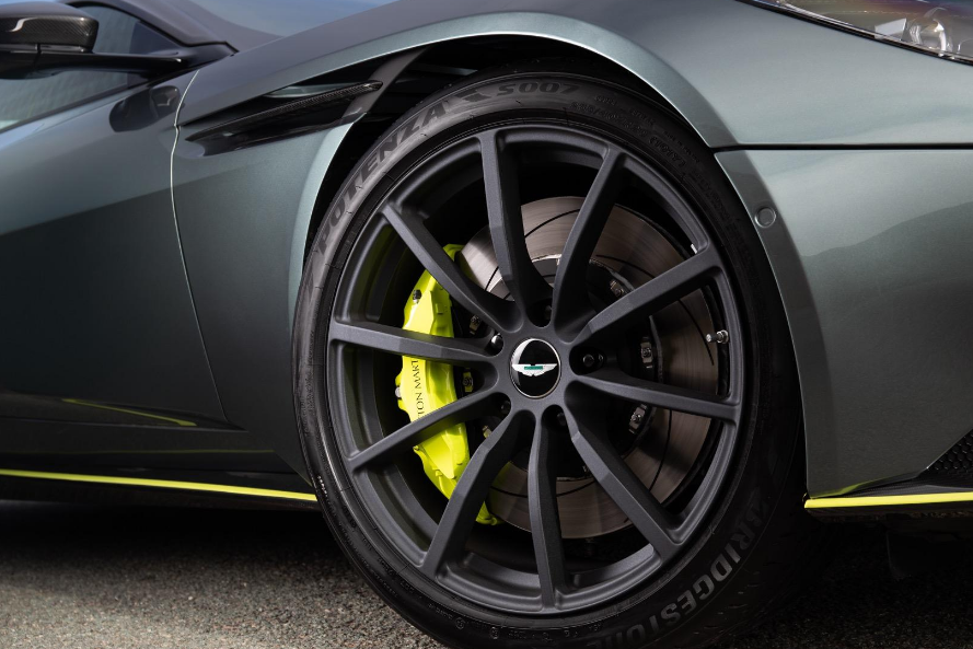 2019年阿斯顿马丁DB11 AMR凭借630hp  V12获得旗舰地位