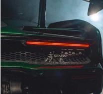 北美首辆迈凯轮塞纳被史诗般的绿色碳纤维包覆