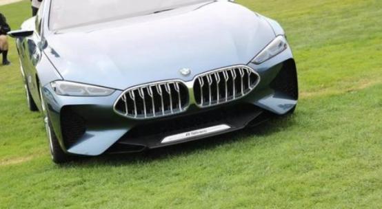 这款Teal  V-12 BMW  8系是完美的Radwood乘骑  