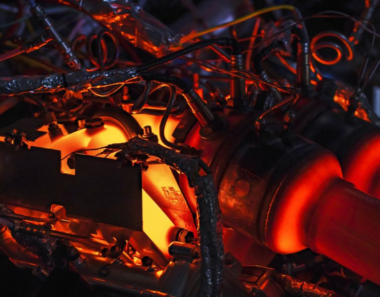 首次收听阿斯顿马丁的新型Twin-Turbo V-6 Fire