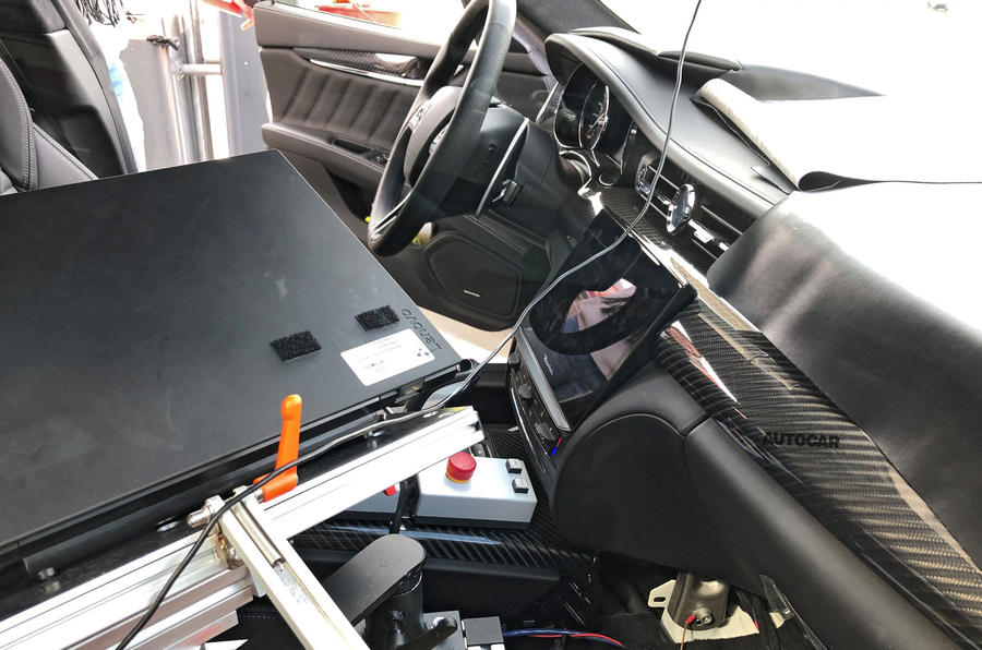 更新了2021年的玛莎拉蒂Quattroporte，获得了插电式混合动力选装件