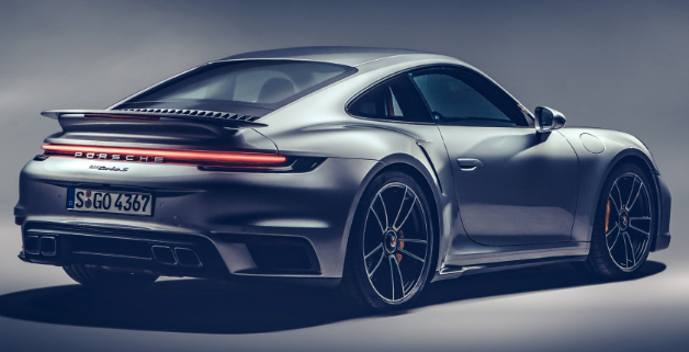 近距离观看2021保时捷911 Turbo  S主动式航空发动机