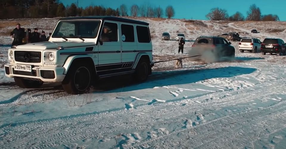 AMG G63 VS雷克萨斯LX VS途锐在白雪皑皑的拔河比赛中