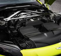 阿斯顿·马丁（Aston Martin）放弃AMG V8自建V6，V12保险柜（现在）
