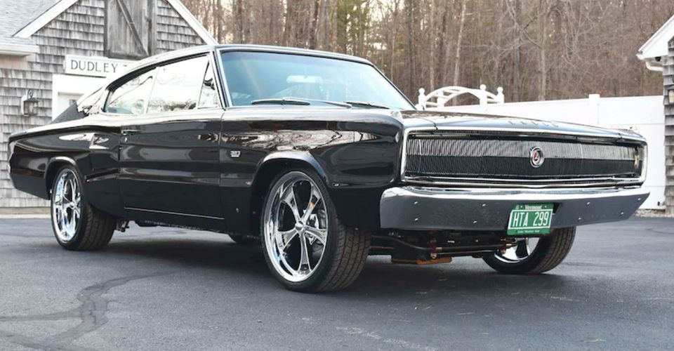 看看这款令人惊叹的1967 Dodge Charger Restomod