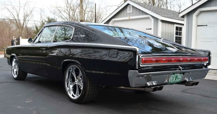 看看这款令人惊叹的1967 Dodge Charger Restomod