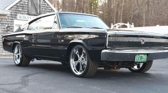 看看这款令人惊叹的1967 Dodge Charger Restomod