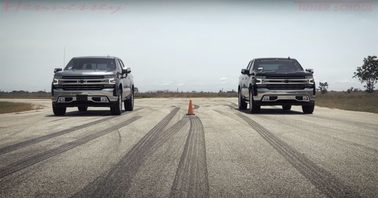 拖动动作！Hennessey Goliath 700与股票Chevy Silverado