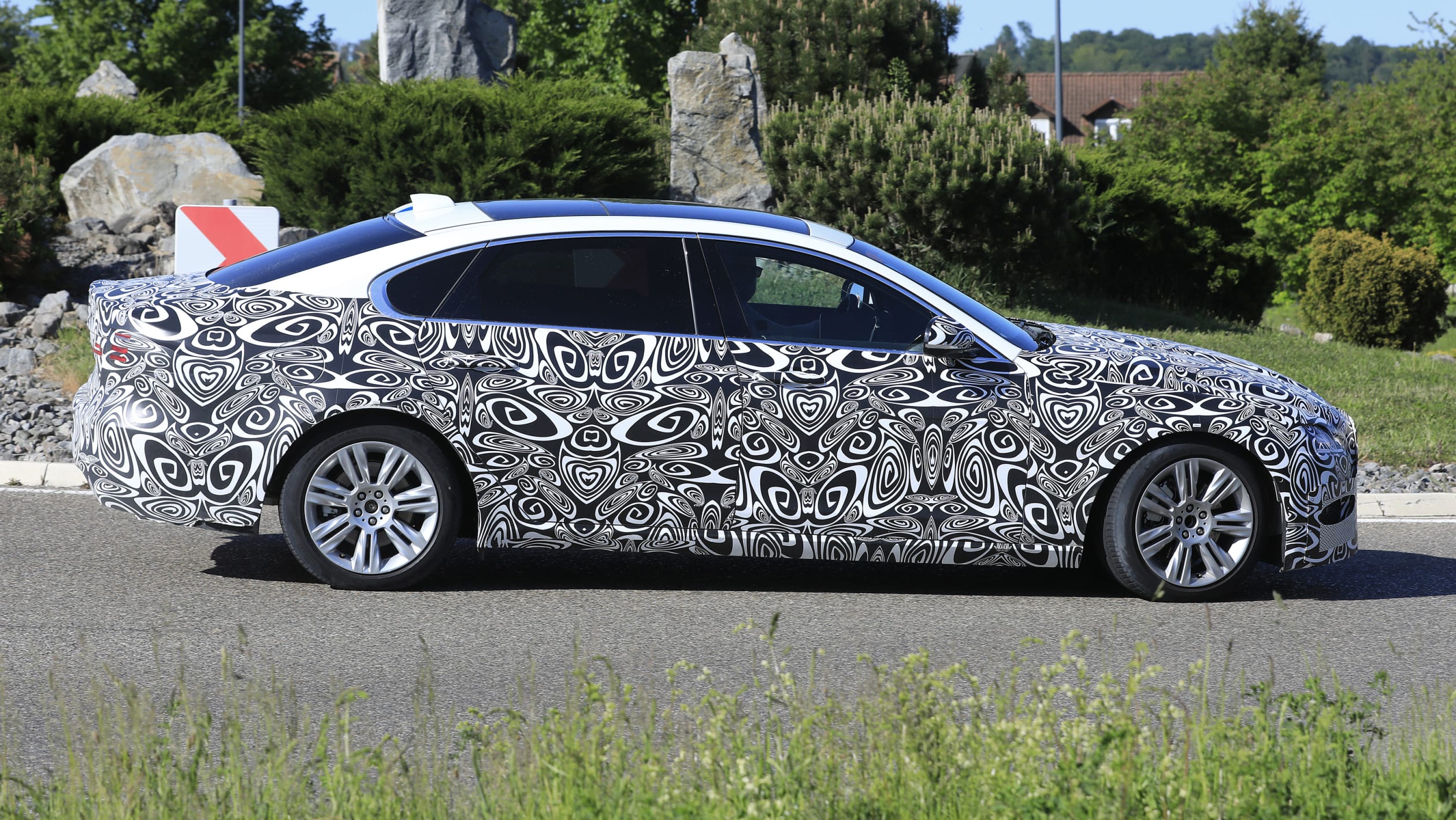 2020年新款Jaguar XF改款以轿车，Sportbrake和LWB形式出现