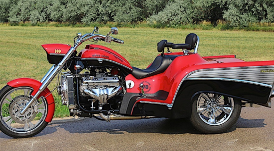 这款摩托车由雪佛兰V8发动机提供动力，最大可输出563 HP