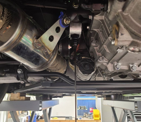 保时捷Cayman拥有LSA  Twin-Turbo  V8，兰博基尼手动变速箱