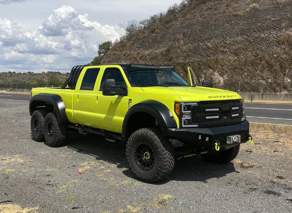 福特F系列超级“ T-Rex 6x6”是越野机器