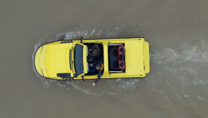 铃木吉姆尼“达顿冲浪”两栖越野车