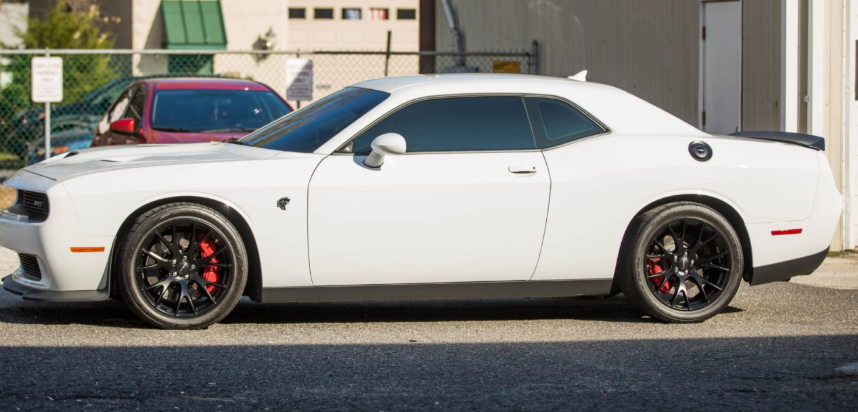 几乎全新的2016道奇挑战者SRT Hellcat