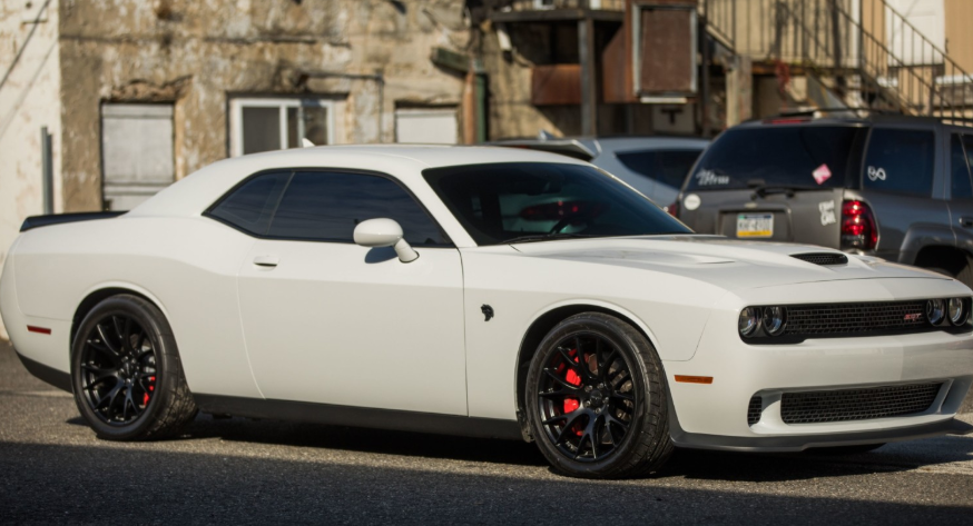 几乎全新的2016道奇挑战者SRT Hellcat