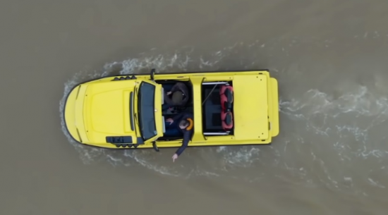 铃木吉姆尼“达顿冲浪”两栖越野车