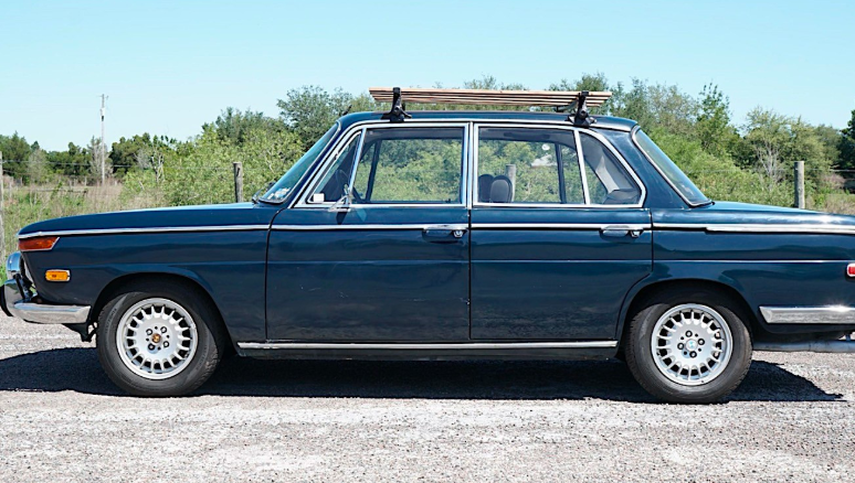 1970年BMW New Class 2000是今天的运动型轿车的祖父
