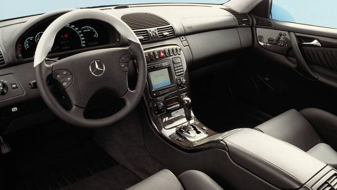 2000年梅赛德斯·奔驰CL 55 AMG F1版是第一款具有陶瓷制动器的汽车