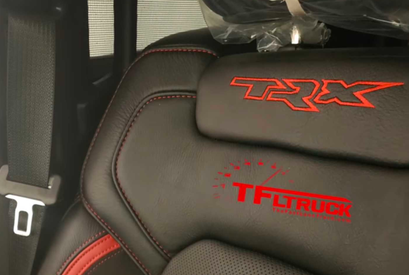 2021年Ram Rebel TRX图像显示内饰和发动机