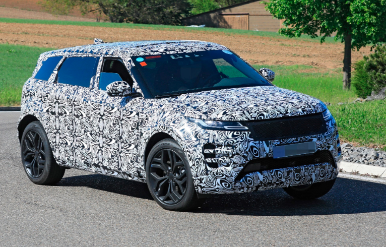 2022揽胜Evoque LWB配备七个座椅，熟悉的外观设计