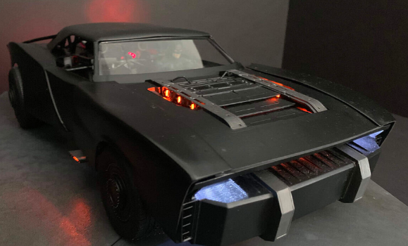 “蝙蝠侠”蝙蝠车展示为中置发动机肌肉车