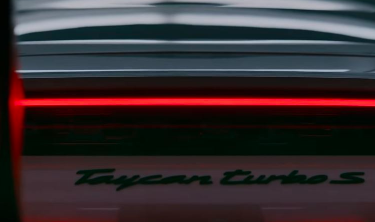 这是一辆保时捷Taycan Turbo进行11,000英里46天旅行