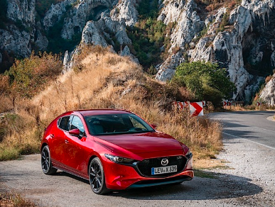 据报道2021年Mazda3 Turbo配备SkyActiv-G 2.5T，AWD，6速自动变速箱