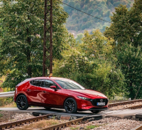 据报道2021年Mazda3 Turbo配备SkyActiv-G 2.5T，AWD，6速自动变速箱