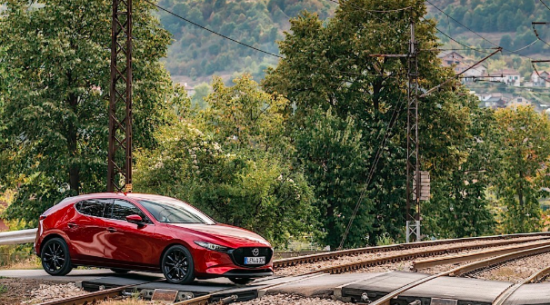 据报道2021年Mazda3 Turbo配备SkyActiv-G 2.5T，AWD，6速自动变速箱