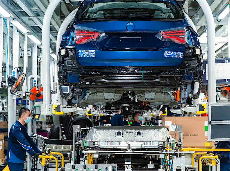 宝马制造了200辆测试iX3 SUV，电动汽车现已开始量产