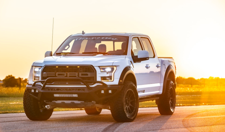 2020年福特F-150猛禽，配备增压5升V8发动机