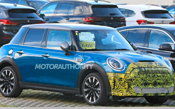 2022 Mini Hardtop 4 Door插电式混合间谍照片