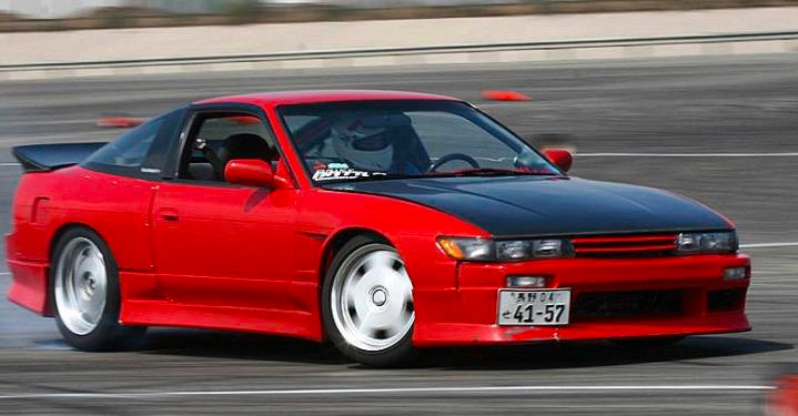 这是日产Silvia，其发动机声音用于NFS中的240SX