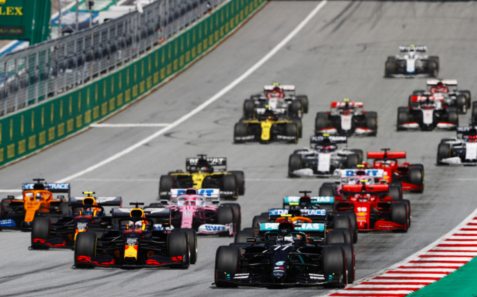 梅赛德斯的Bottas在2020年一级方程式奥地利大奖赛上名列前茅