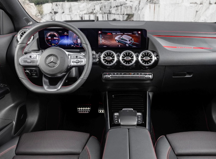 2021 Mercedes-Benz GLA价格起价$ 36,230，有两个版本