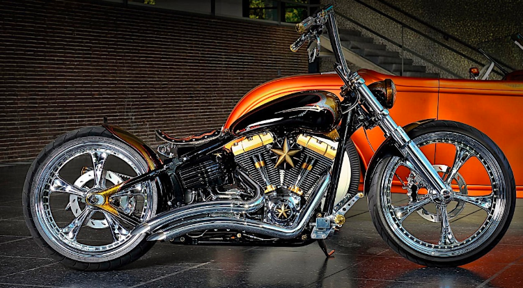 哈雷戴维森（Harley-Davidson）淘金者看上去金光闪闪