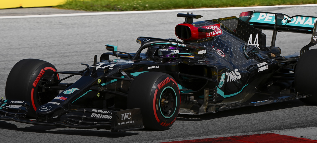 梅赛德斯-AMG的刘易斯·汉密尔顿（Lewis Hamilton）在2020年一级方程式施蒂里亚大奖赛上夺冠