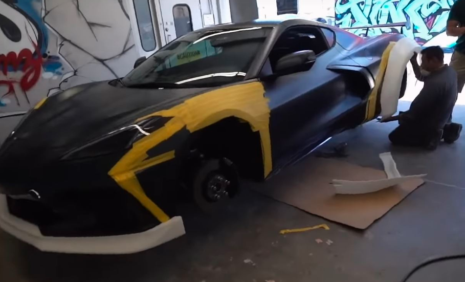 C8 Corvette通过Tj Hunt获得了第一个宽体套件