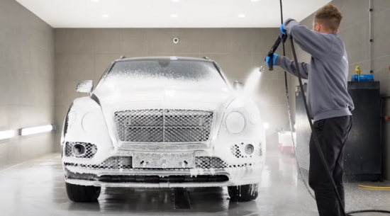 Bentley Bentayga Speed的油漆保护过程