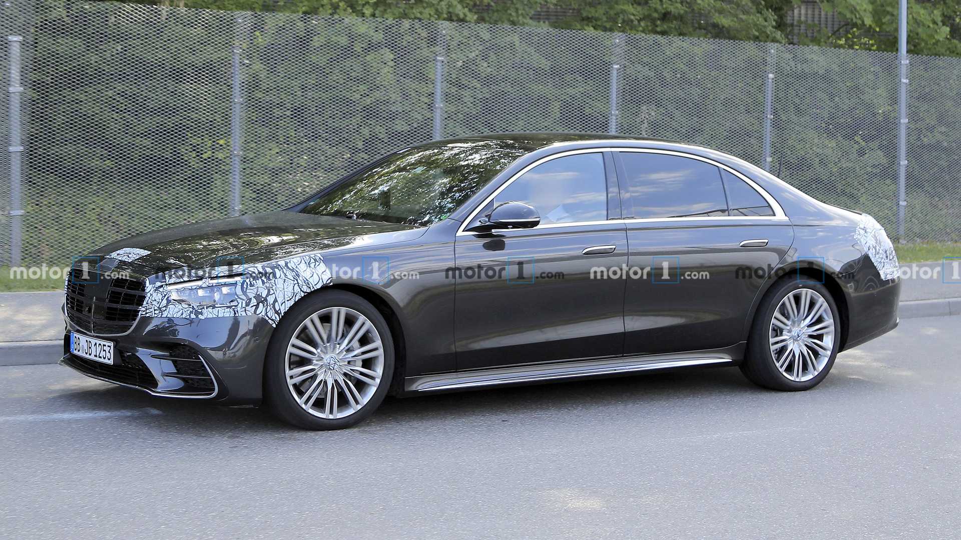 新的Mercedes-AMG S63成为插电式混合动力，约有800 HP吗？