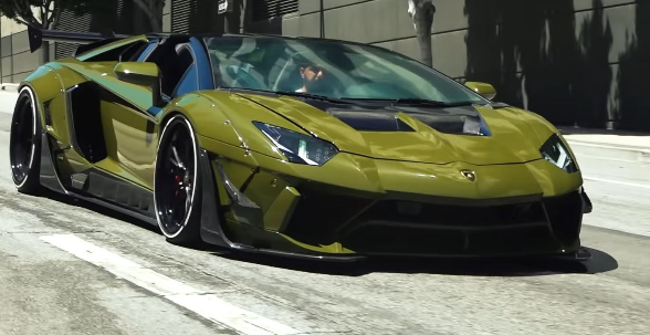 兰博基尼Aventador结合了Liberty Walk宽体套件