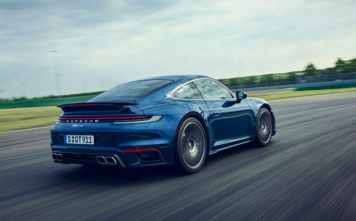 新款保时捷911 Turbo仅比S速慢0.1秒至62英里/小时