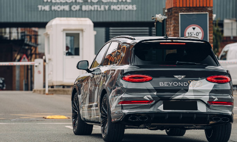 这是新的2021宾利Bentayga Speed，下周到来