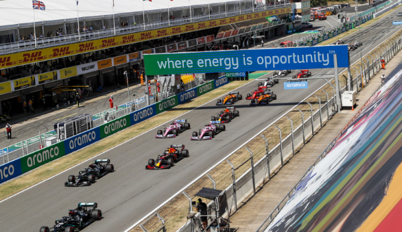 梅赛德斯-AMG的刘易斯·汉密尔顿在2020年一级方程式西班牙大奖赛