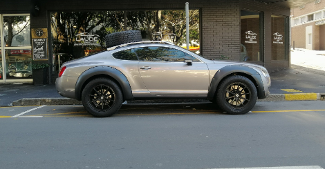 这款Bentley Continental GT车顶上有备用轮胎