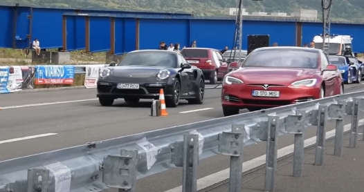 特斯拉Model S P100D Drag Race参加保时捷991 Turbo S竞赛