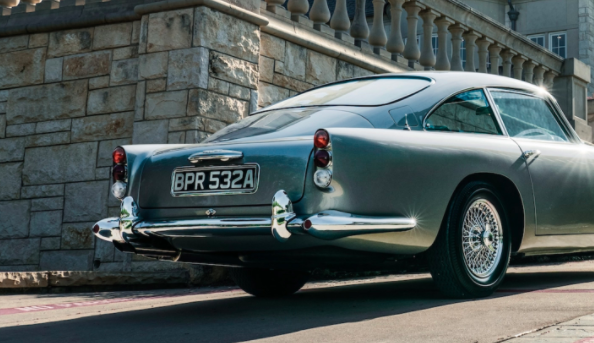 这是辆原始的年阿斯顿马丁（Aston  Martin）DB5